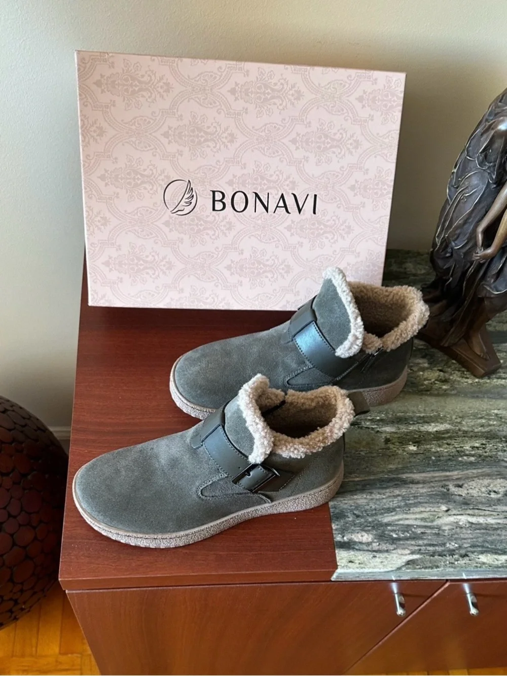 NIB BONAVI Suede Ankle Boots Khaki Green.Keep your feet cozy and content s EU 37